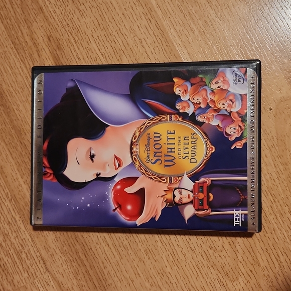 Snow White and the Seven Dwarfs, Sleeping Beauty and 191 Dalmatians Platinum DVD - Picture 2 of 7